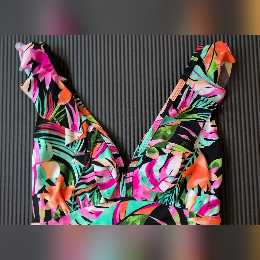 BEYOND CONTROL New Black Multi Printed Ruffled V-neck One-piece Swimsuit Size 10 - Picture 10 of 13